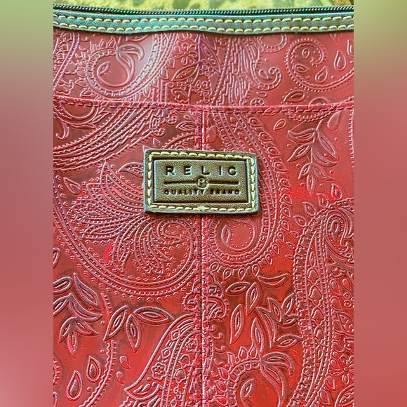 FOSSIL RELIC Burgundy Red Paisley Embossed Faux Leather Hobo Crossbody Bag Purse - Picture 3 of 9